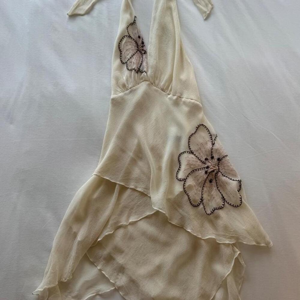 Gorgoues bcbgmaxazria cream halter top with  floral embroidery